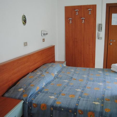 Hotel Trevi チェゼナーティコ 部屋 写真