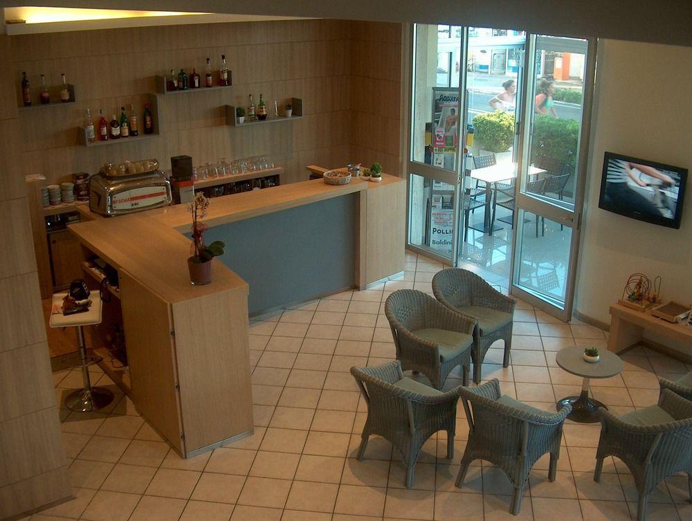 Hotel Trevi チェゼナーティコ エクステリア 写真