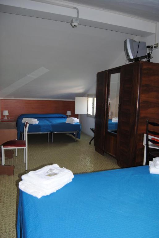 Hotel Trevi チェゼナーティコ 部屋 写真