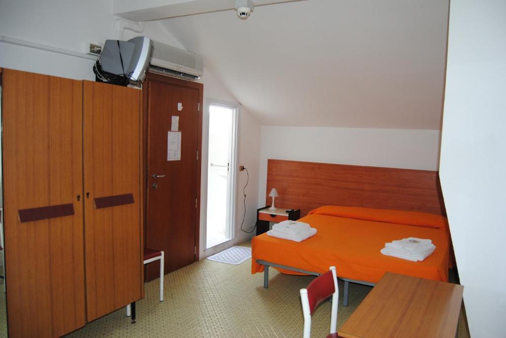 Hotel Trevi チェゼナーティコ 部屋 写真