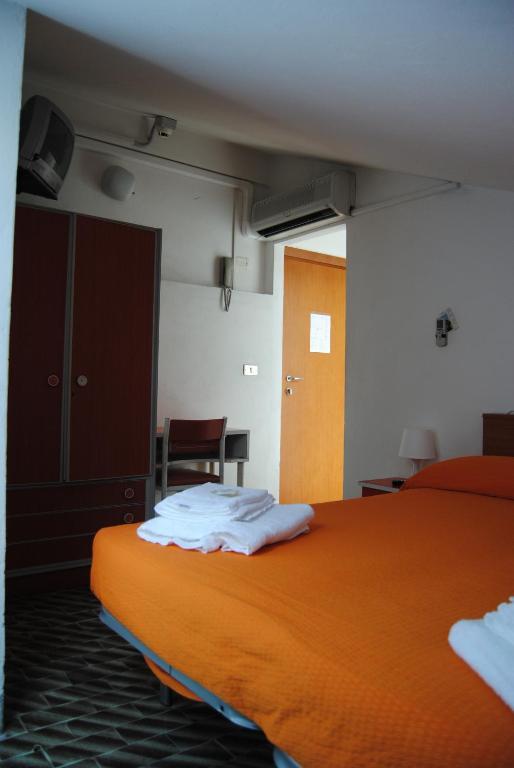 Hotel Trevi チェゼナーティコ 部屋 写真