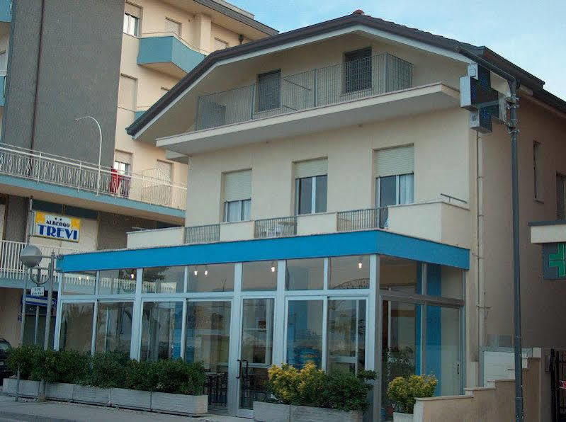 Hotel Trevi チェゼナーティコ エクステリア 写真