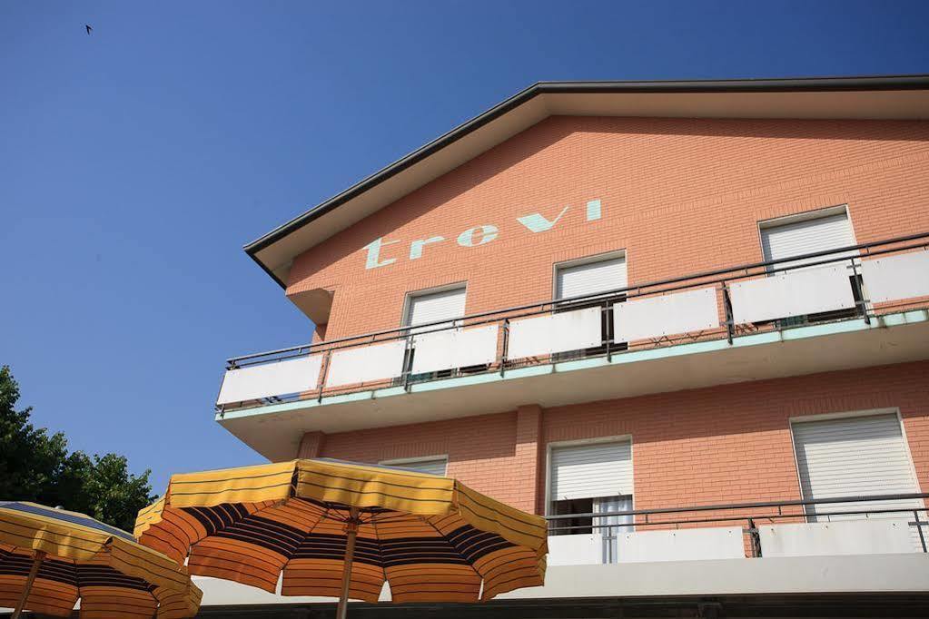 Hotel Trevi チェゼナーティコ エクステリア 写真