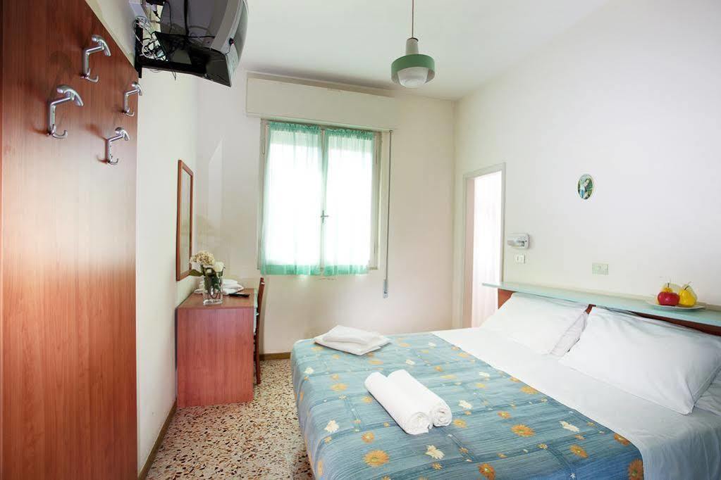 Hotel Trevi チェゼナーティコ エクステリア 写真